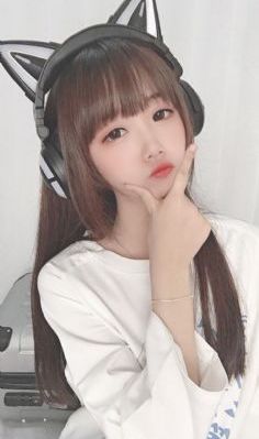 美女露出粉嫩小奶头在视频18禁_蓝光在线视频播放